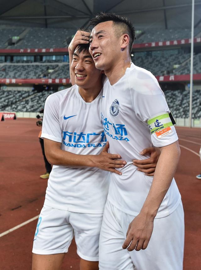 大连一方客场大胜深圳佳兆业，士气大振的简单介绍