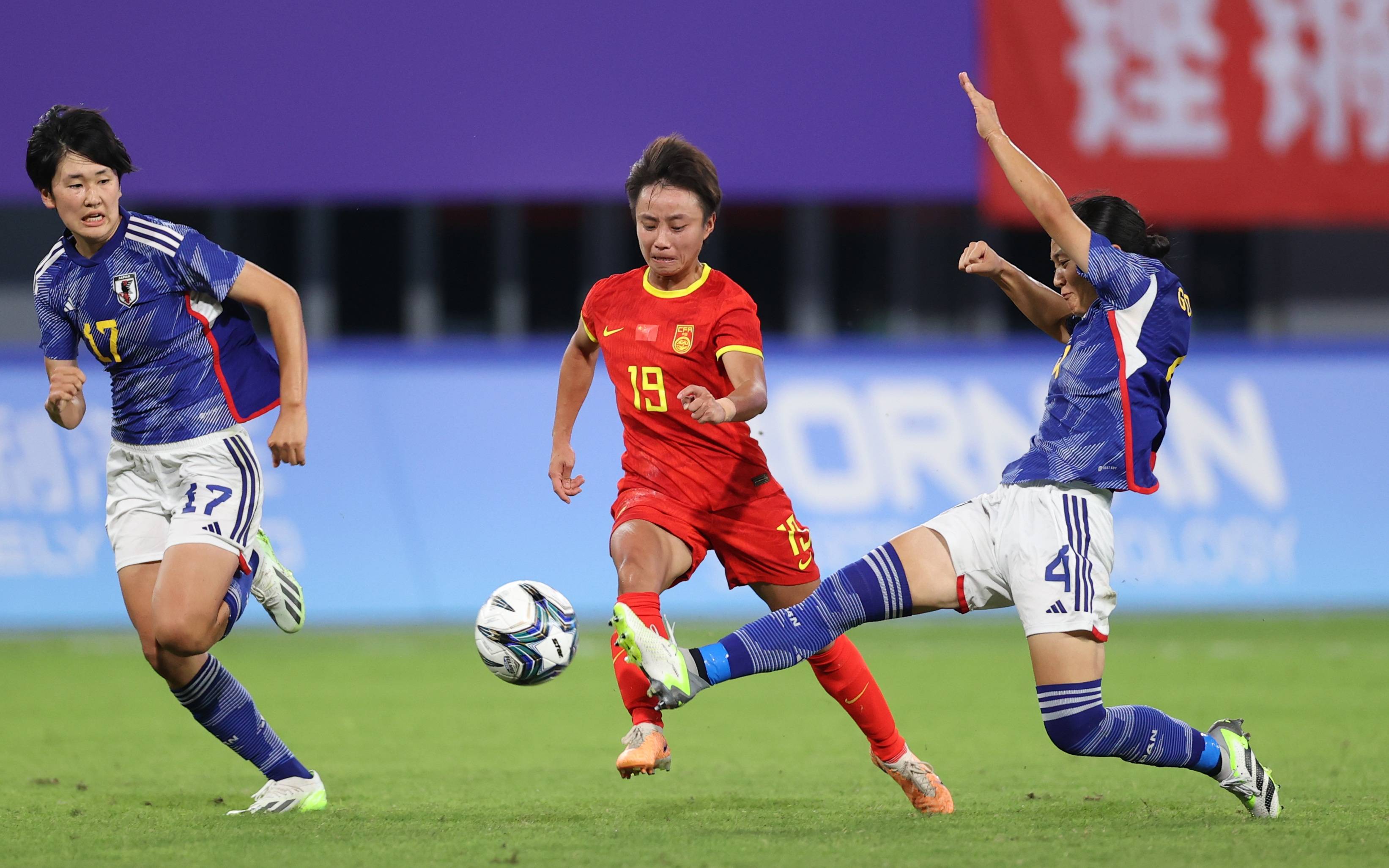 中国女足迎来重要比赛，队员备战状态出色